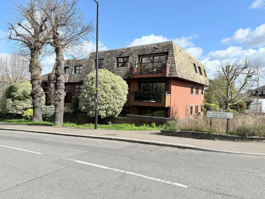 Houndsden Road, Ashwood Lodge, N21