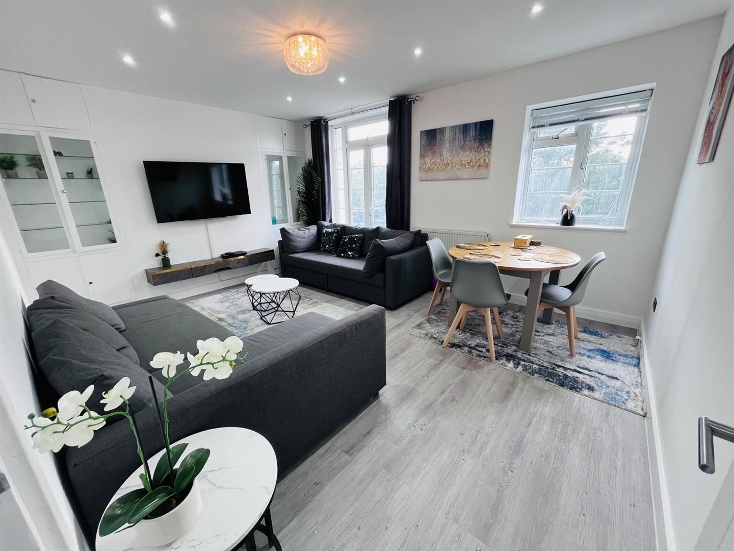 Warwick Lodge, London - NO HMO Image 3