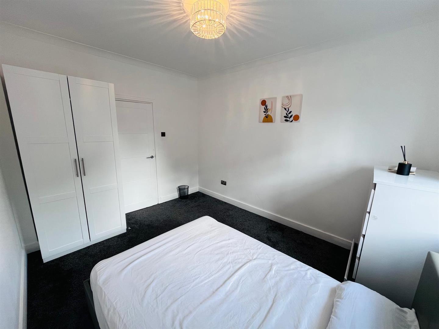 Warwick Lodge, London - NO HMO Image 5