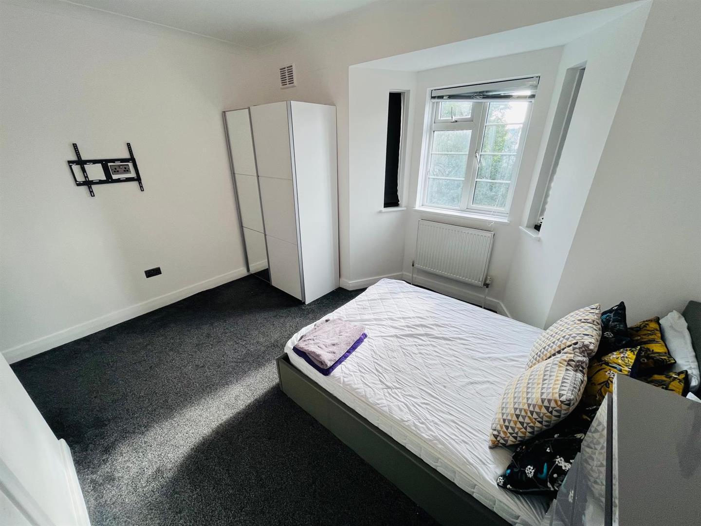 Warwick Lodge, London - NO HMO Image 7