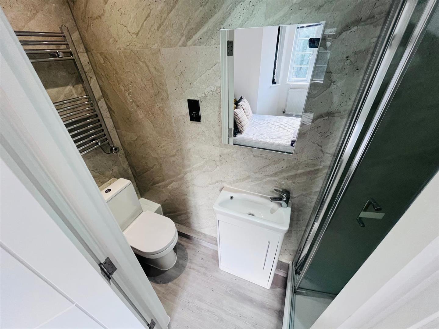 Warwick Lodge, London - NO HMO Image 9
