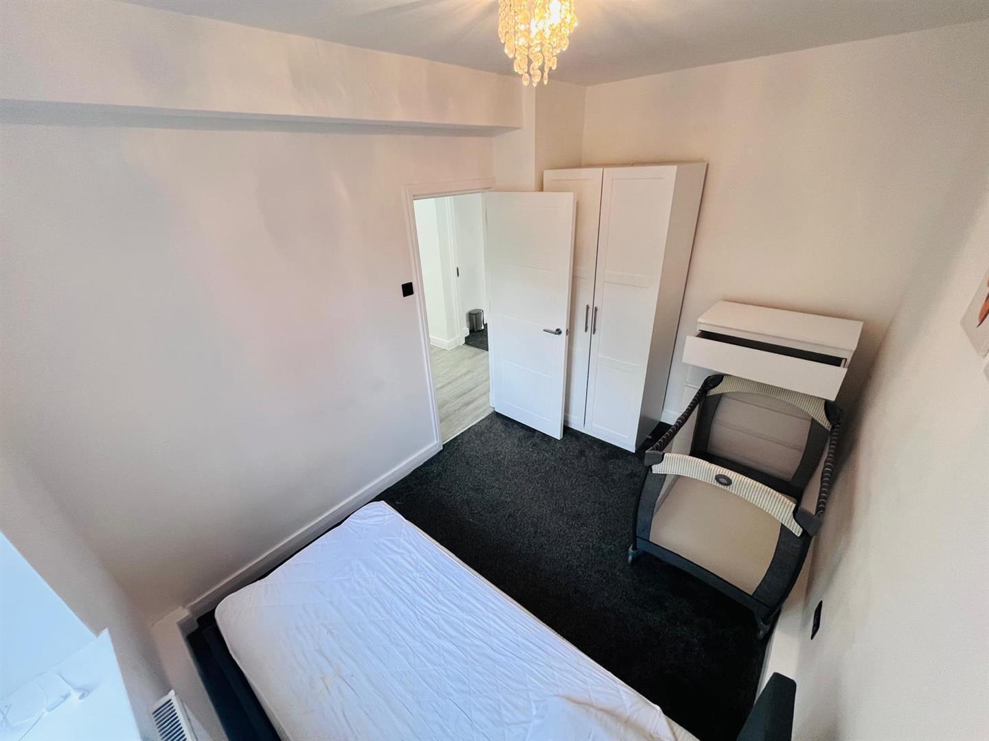 Warwick Lodge, London - NO HMO Image 10