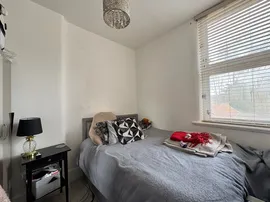 Brading Crescent, London thumb 3