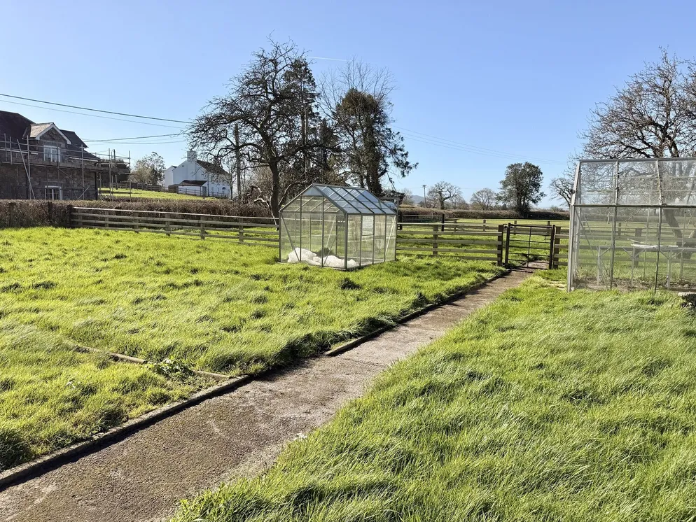 Property carousel item 12