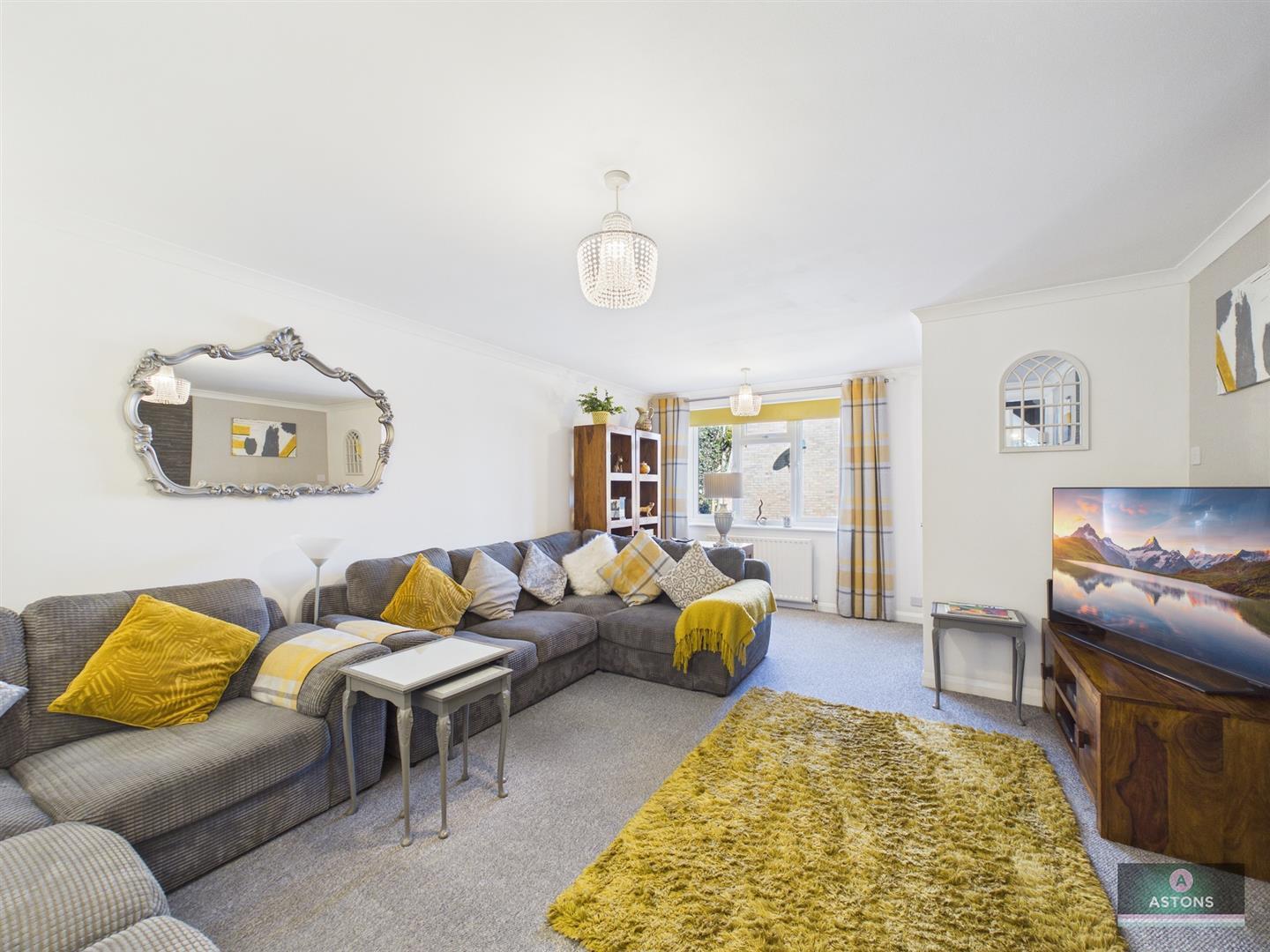 Mountbatten Close, Broadfield Image 2