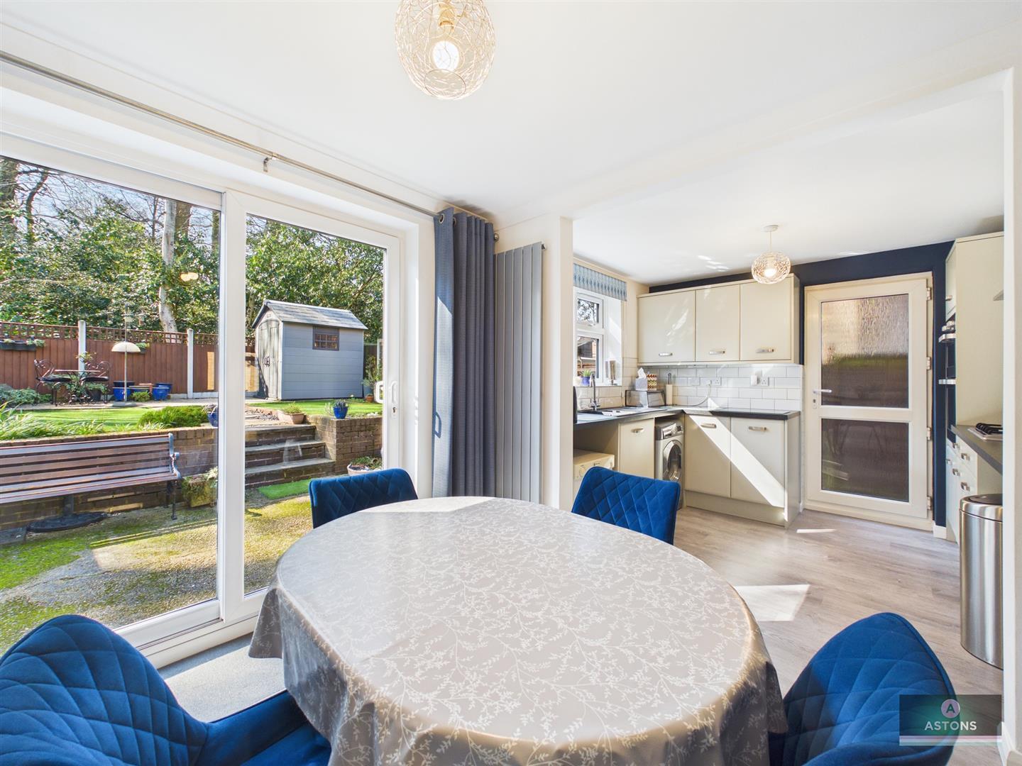 Mountbatten Close, Broadfield Image 4