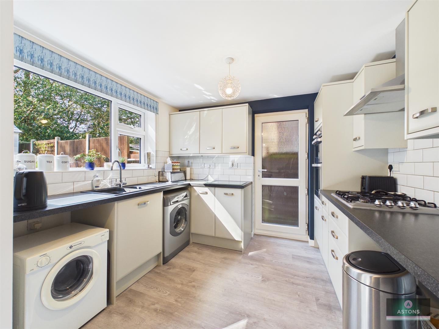 Mountbatten Close, Broadfield Image 5