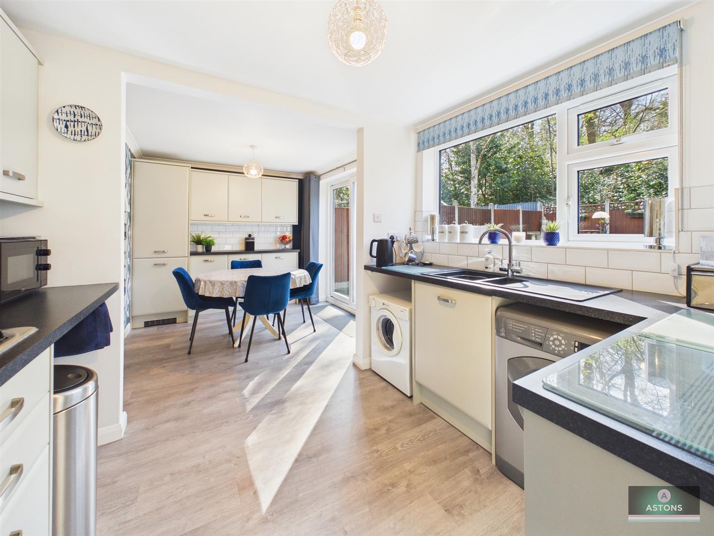 Mountbatten Close, Broadfield Image 6