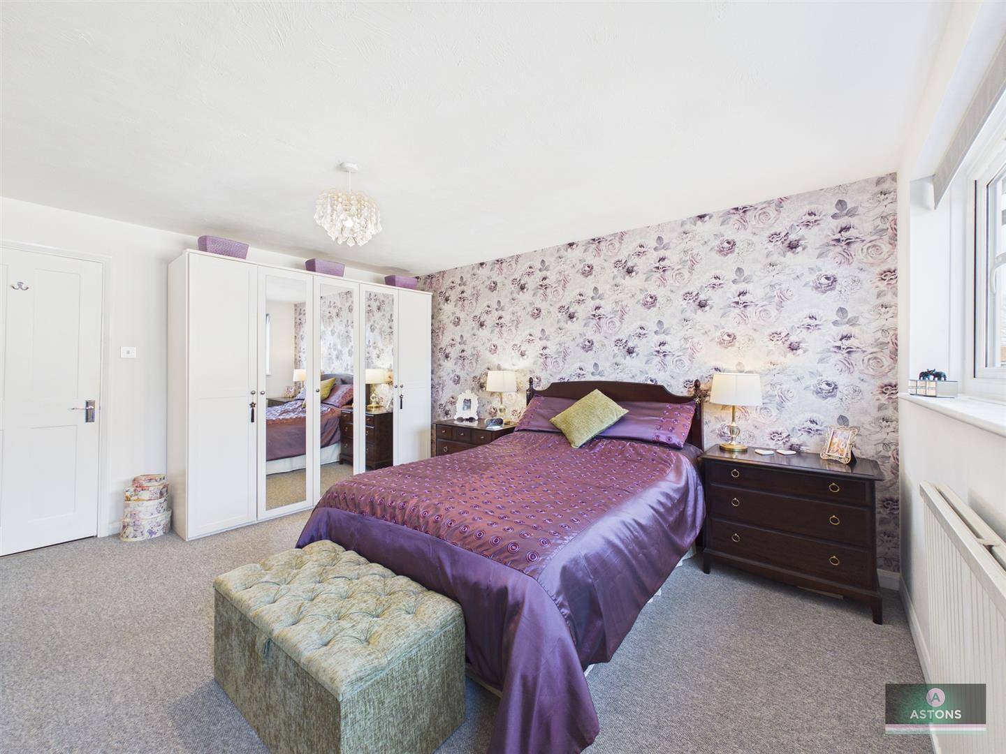 Mountbatten Close, Broadfield Image 10