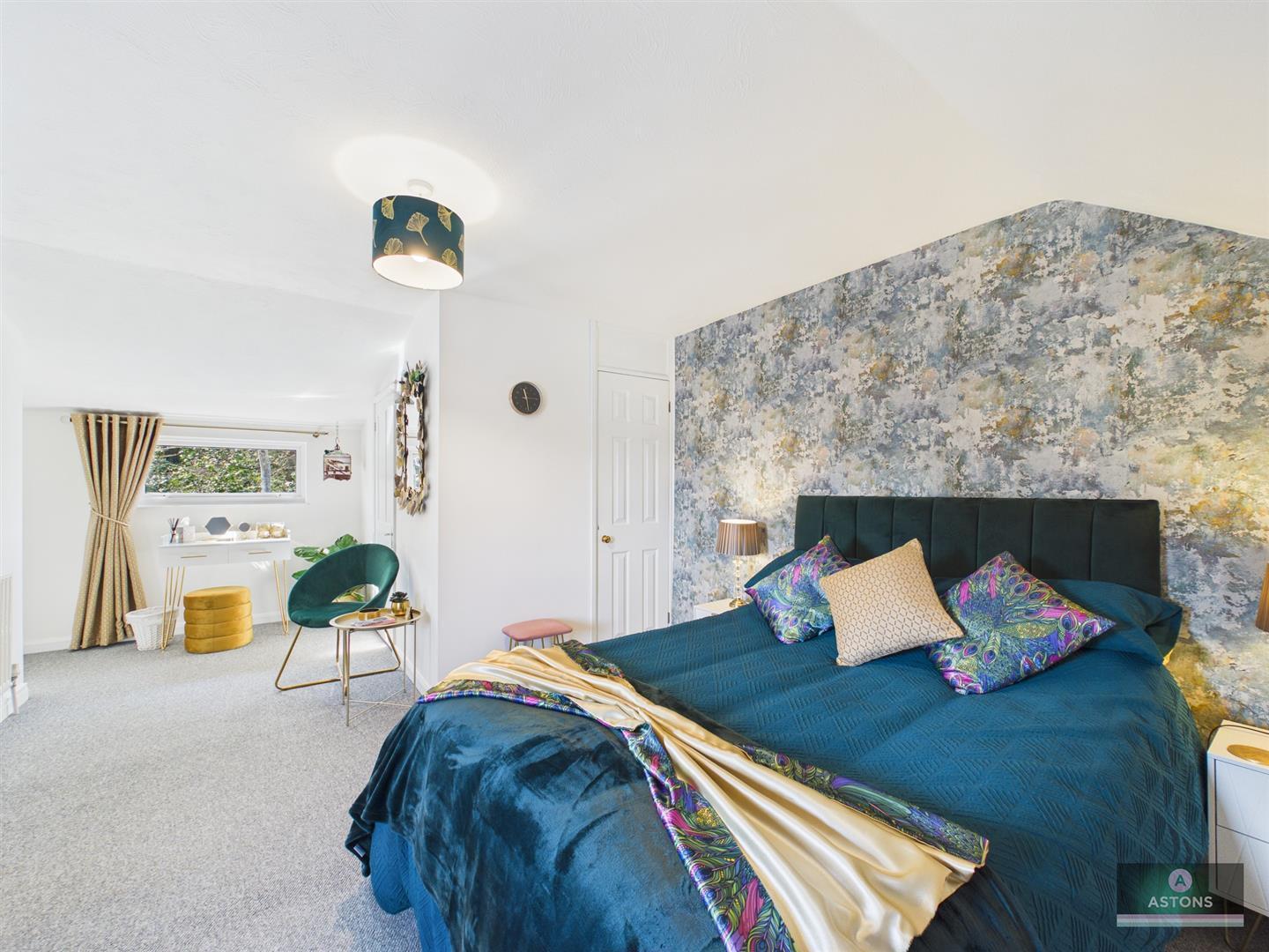 Mountbatten Close, Broadfield Image 17