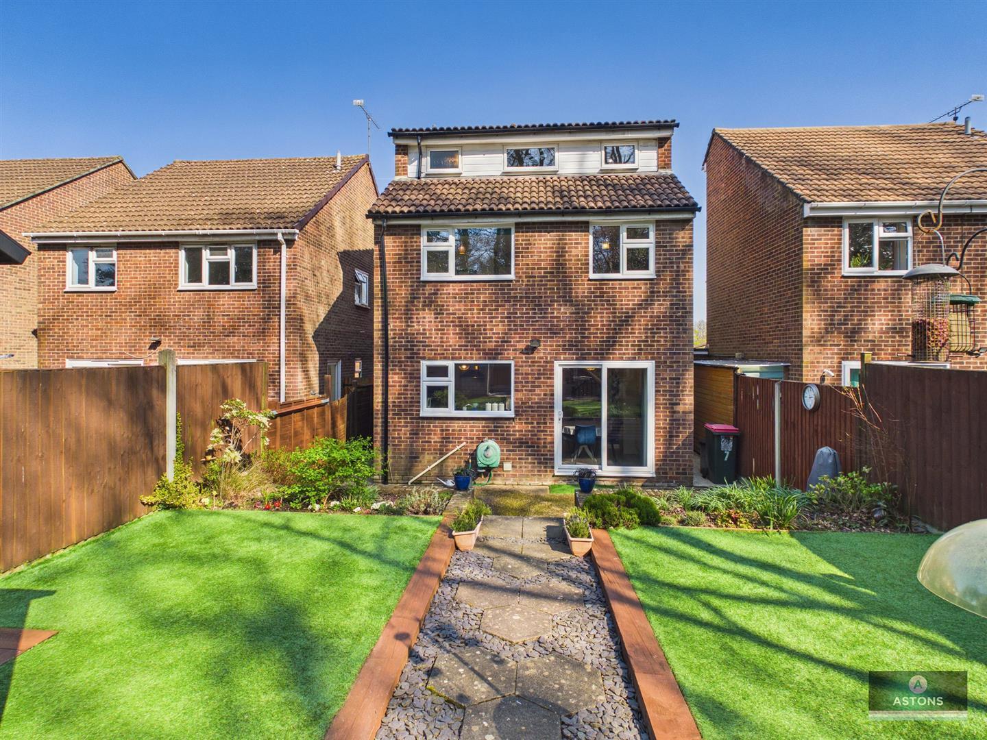 Mountbatten Close, Broadfield Image 23