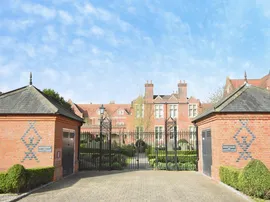 The Galleries, Warley, BRENTWOOD thumb 2