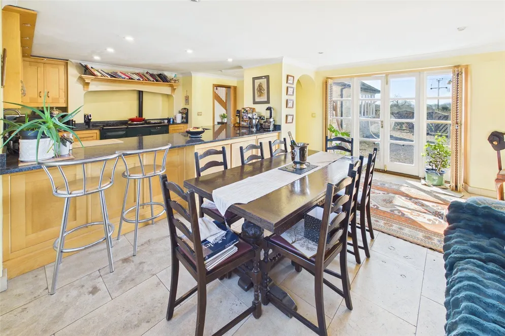 Property carousel item 6