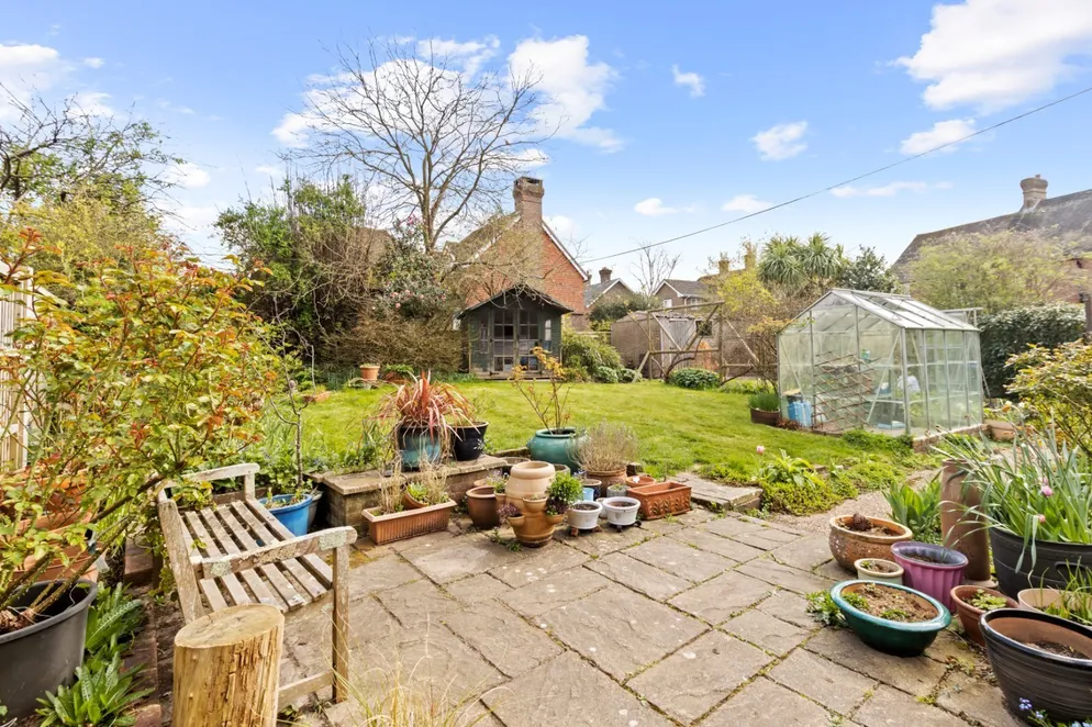 Property carousel item 6