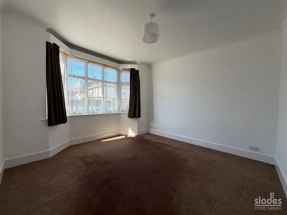 Property carousel item 6