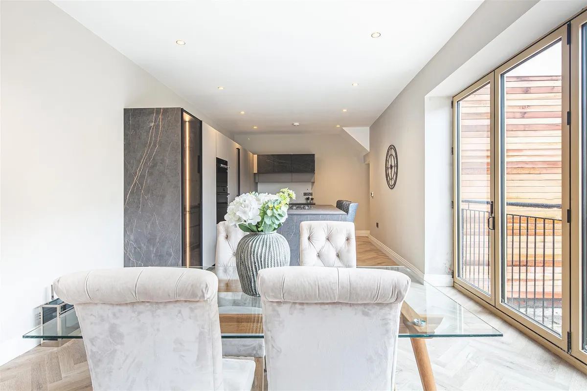8 Sandbeck Place, Sharrowvale, S118XP