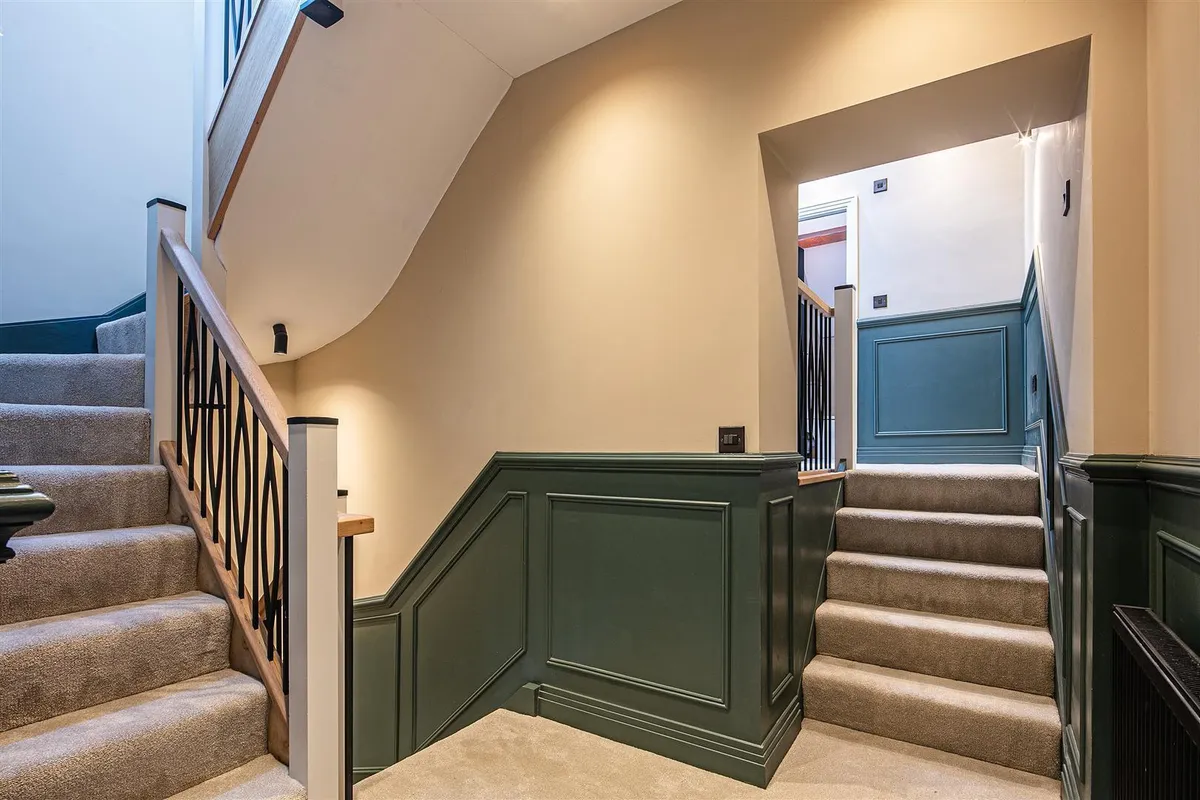 8 Sandbeck Place, Sharrowvale, S118XP