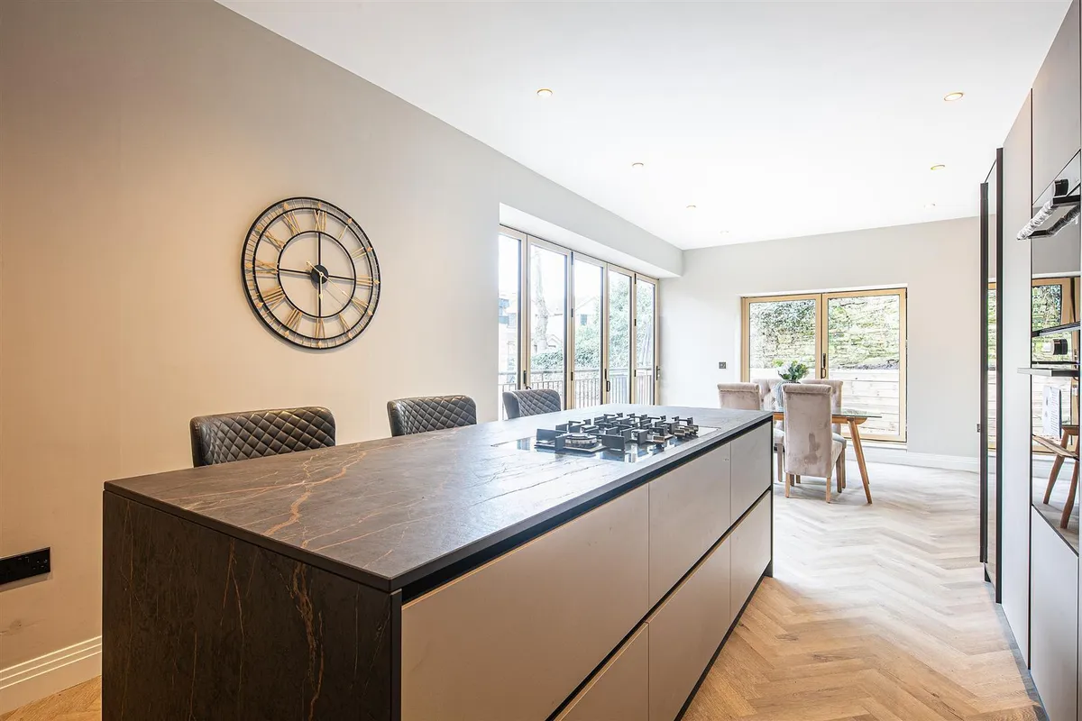 8 Sandbeck Place, Sharrowvale, S118XP