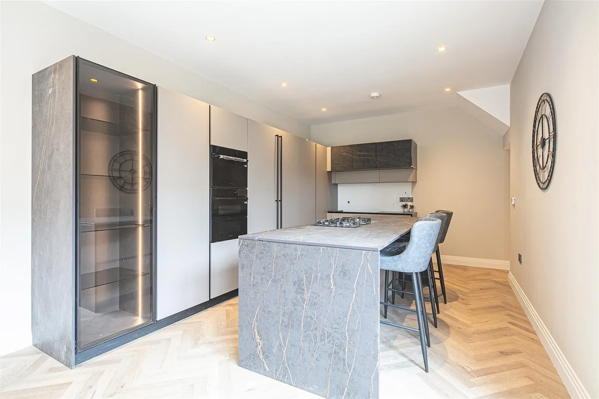 8 Sandbeck Place, Sharrowvale, S118XP