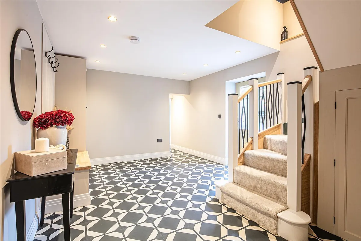 8 Sandbeck Place, Sharrowvale, S118XP