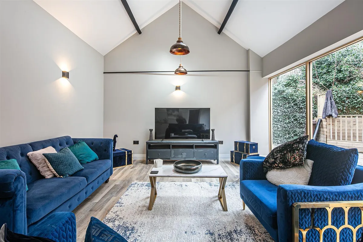 8 Sandbeck Place, Sharrowvale, S118XP