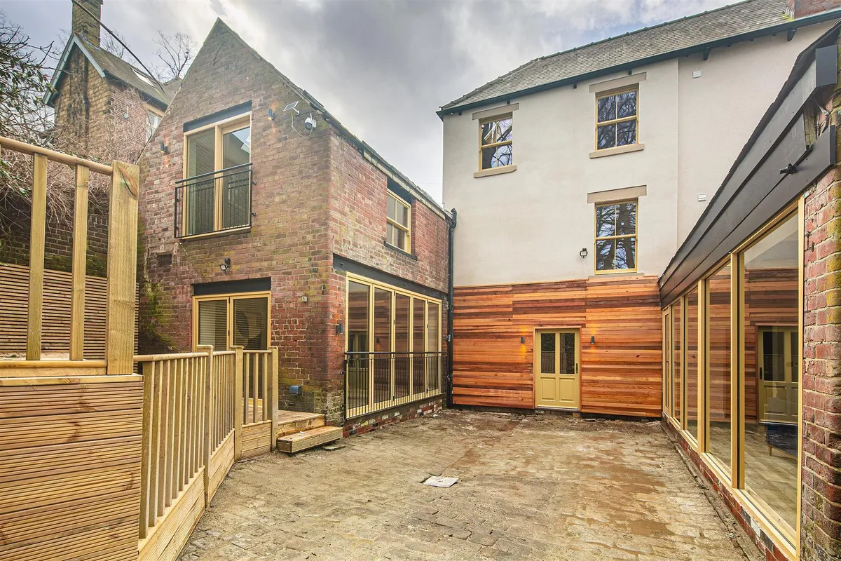 8 Sandbeck Place, Sharrowvale, S118XP