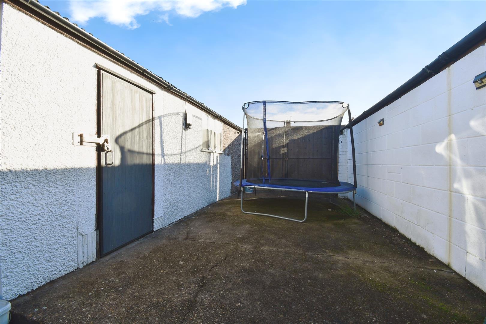 Belgrave Drive, Hull Image 13