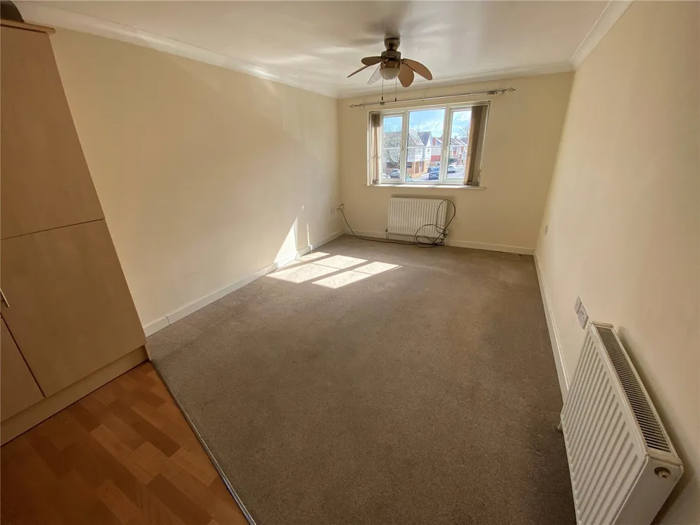 Property carousel item 10