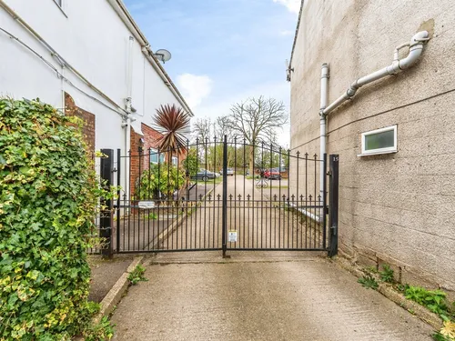 Rumbridge Street, Totton, Southamptonphoto