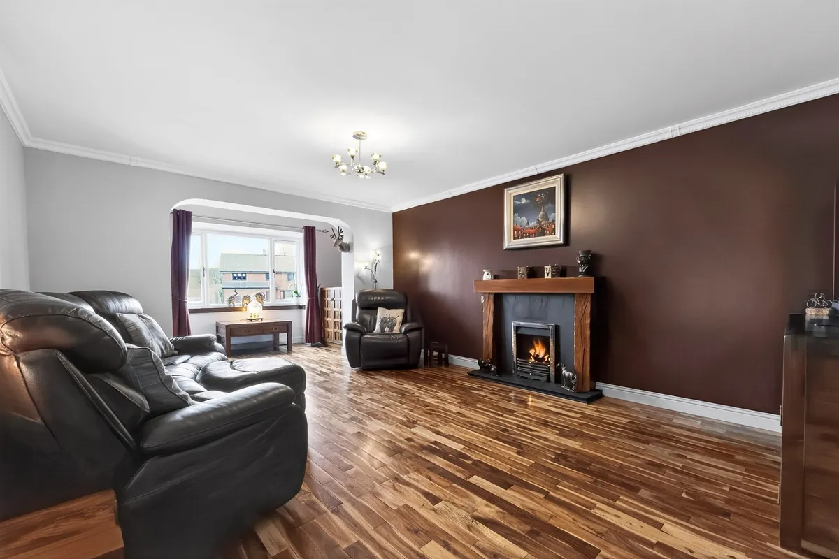 Linburn Road, Erskine
