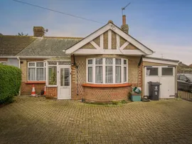 Lake Avenue, Clacton-On-Sea thumb 3
