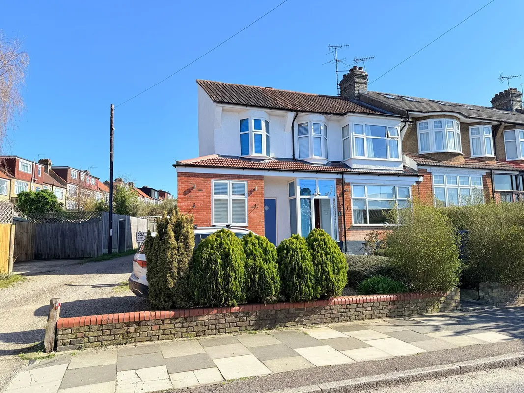Eton Avenue, Barnet, EN4