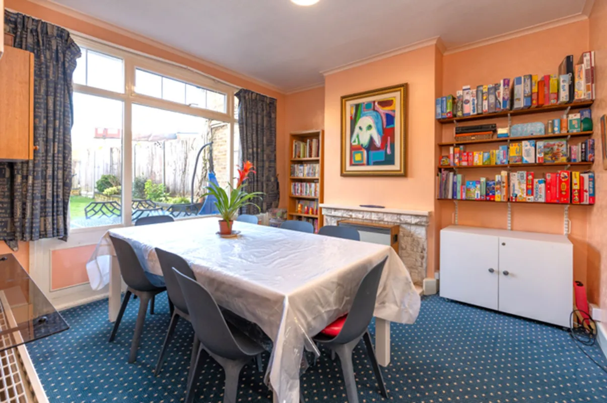Eton Avenue, Barnet, EN4