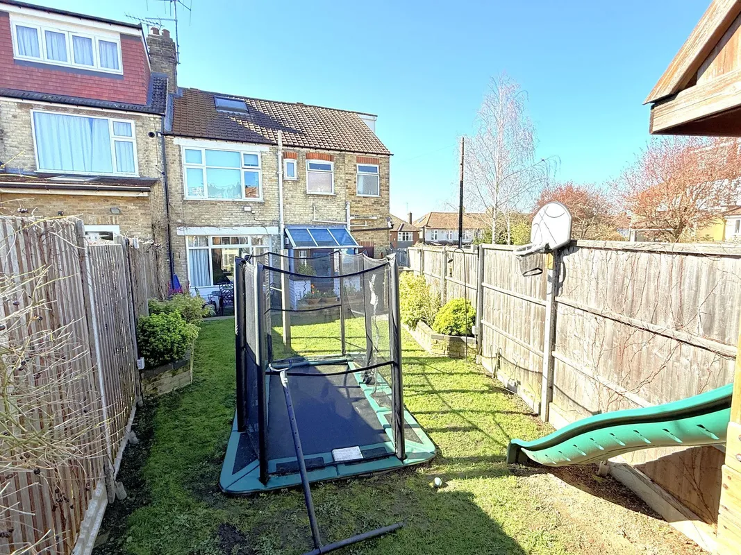 Eton Avenue, Barnet, EN4
