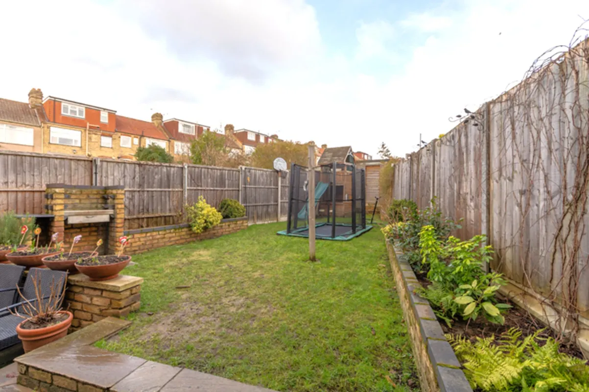Eton Avenue, Barnet, EN4