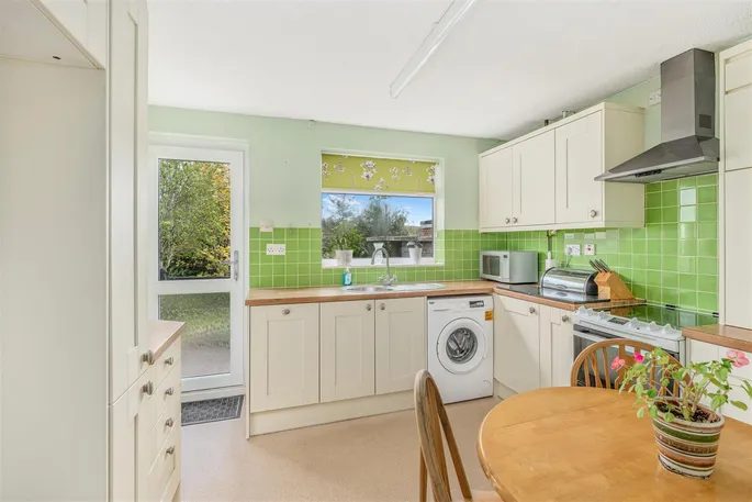 Property carousel image 3