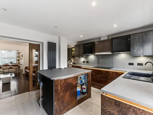 Bishopsford Road, Mordenphoto