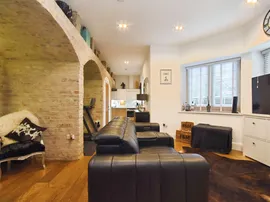 The Galleries, Warley, BRENTWOOD thumb 3