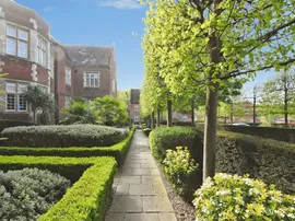 The Galleries, Warley, BRENTWOOD thumb 3