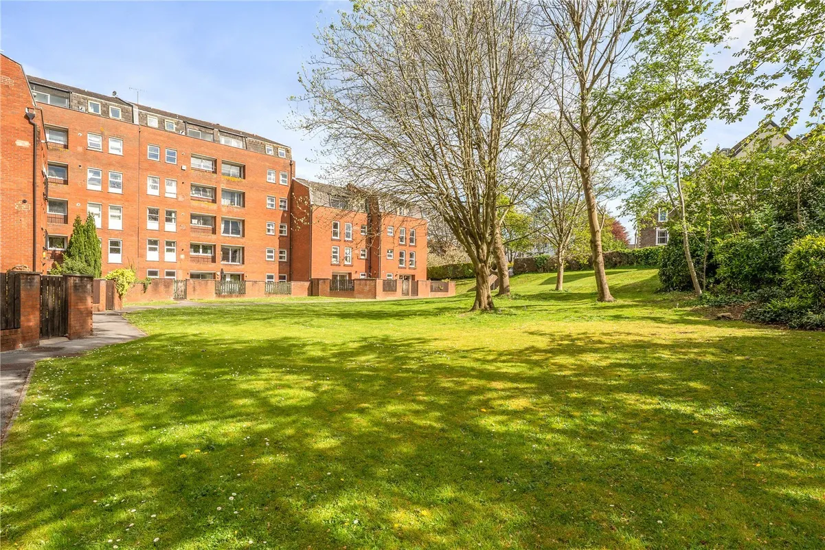 Alma Court, Clifton