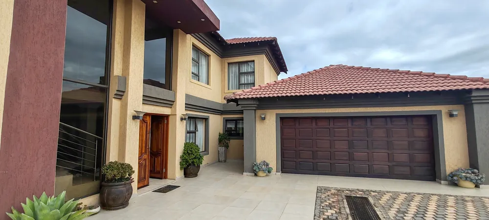 View image gallery of South Africa, North West, Xanadu, Bushbuck Drive, 345