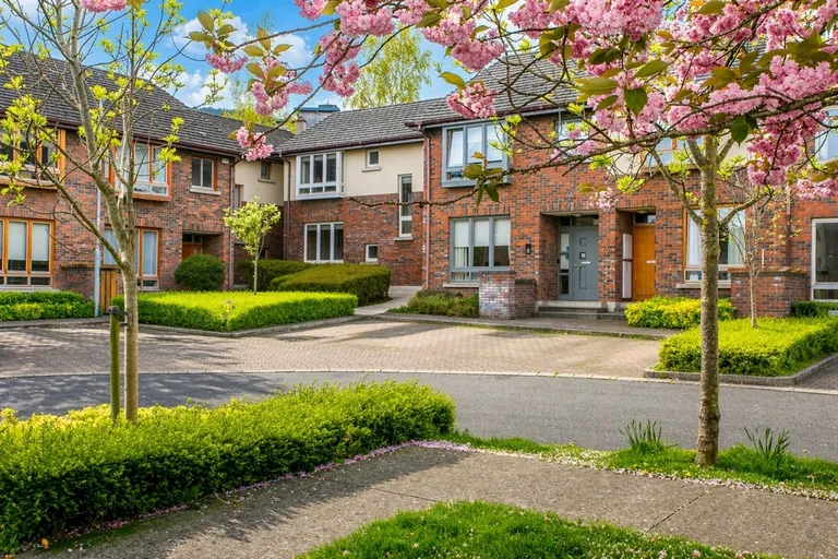 7 Belarmine Square, Stepaside, Dublin 18, D18XE03
