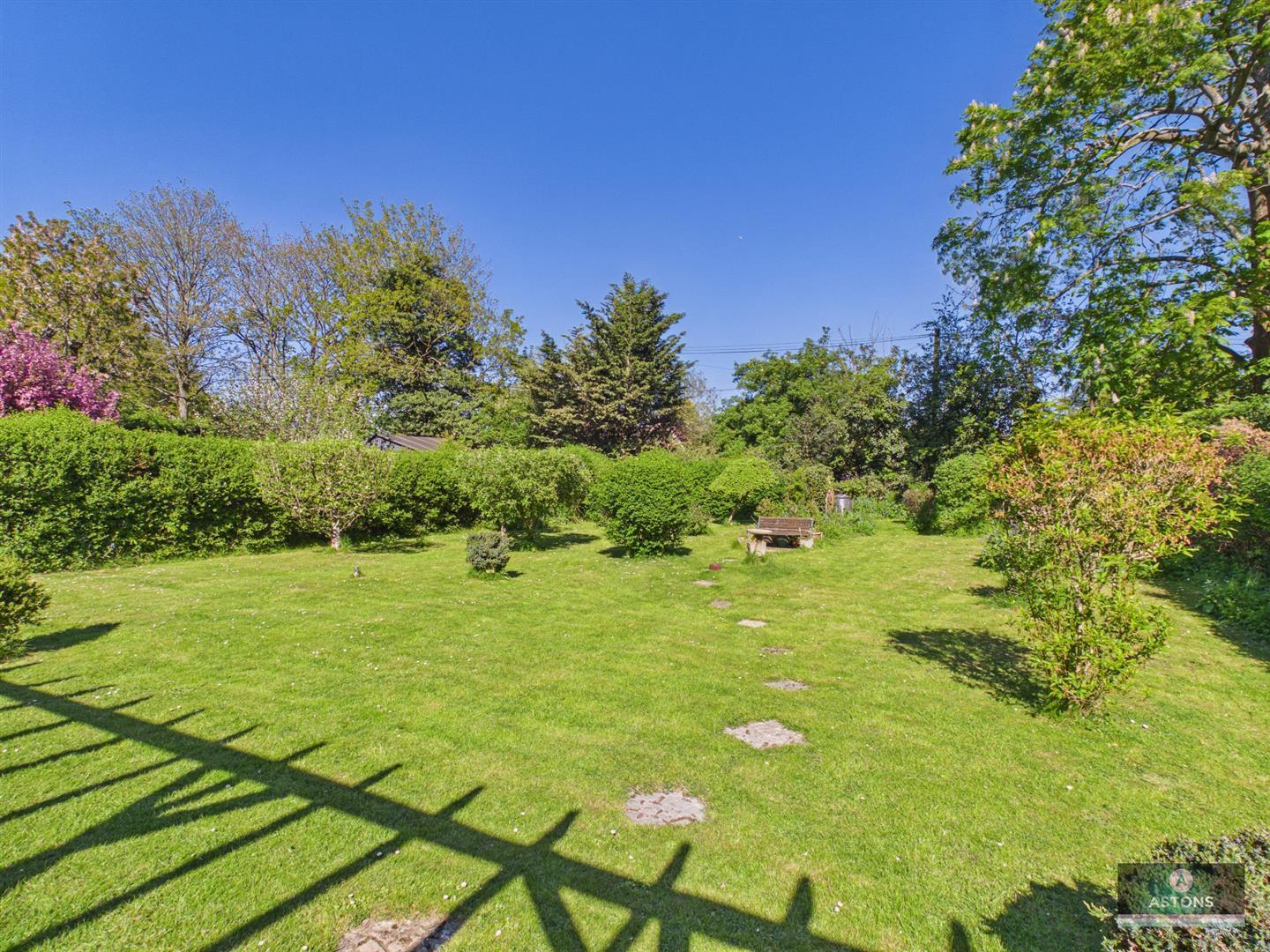 Peeks Brook Lane, Horley Image 13