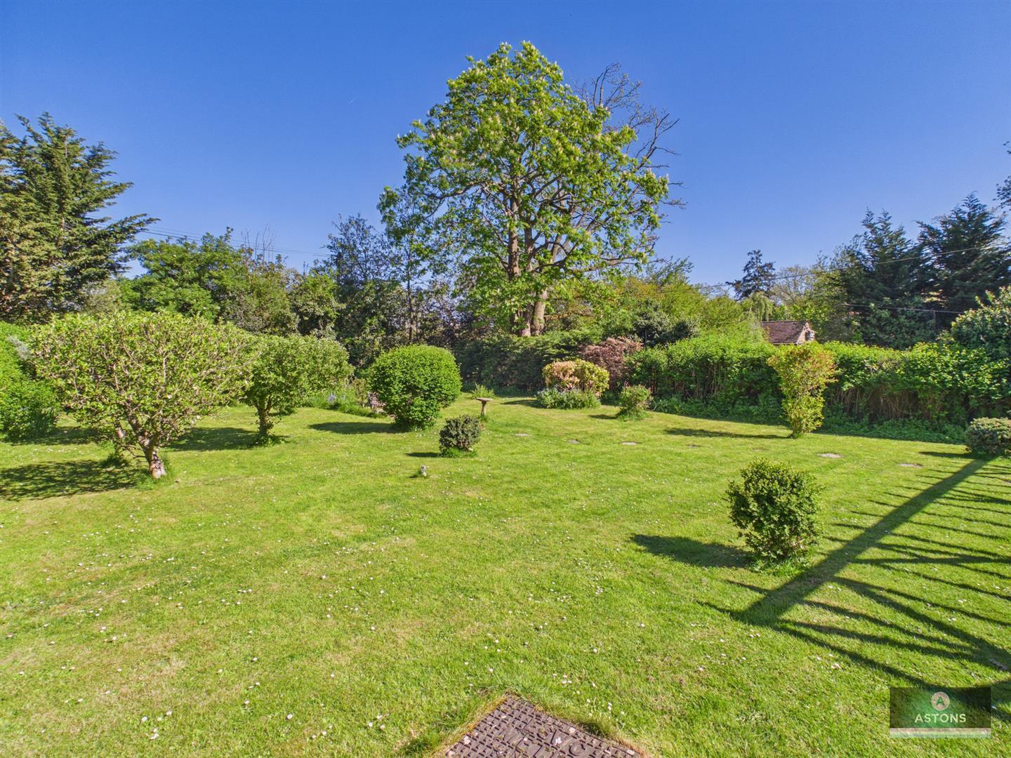 Peeks Brook Lane, Horley Image 14