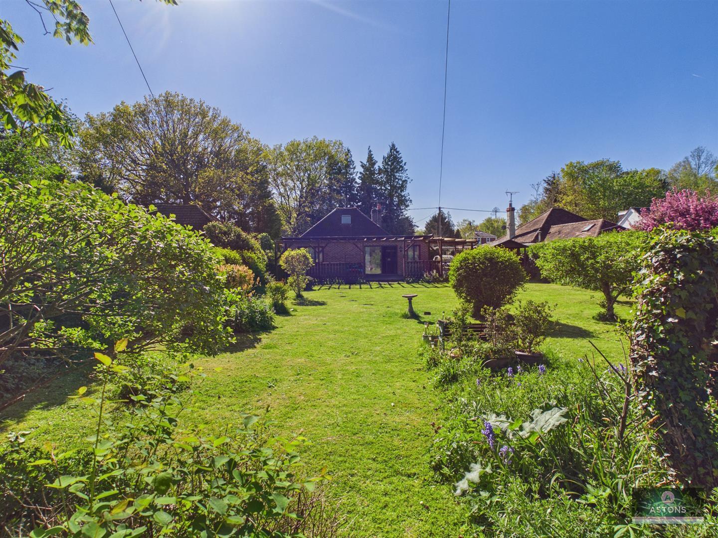 Peeks Brook Lane, Horley Image 15