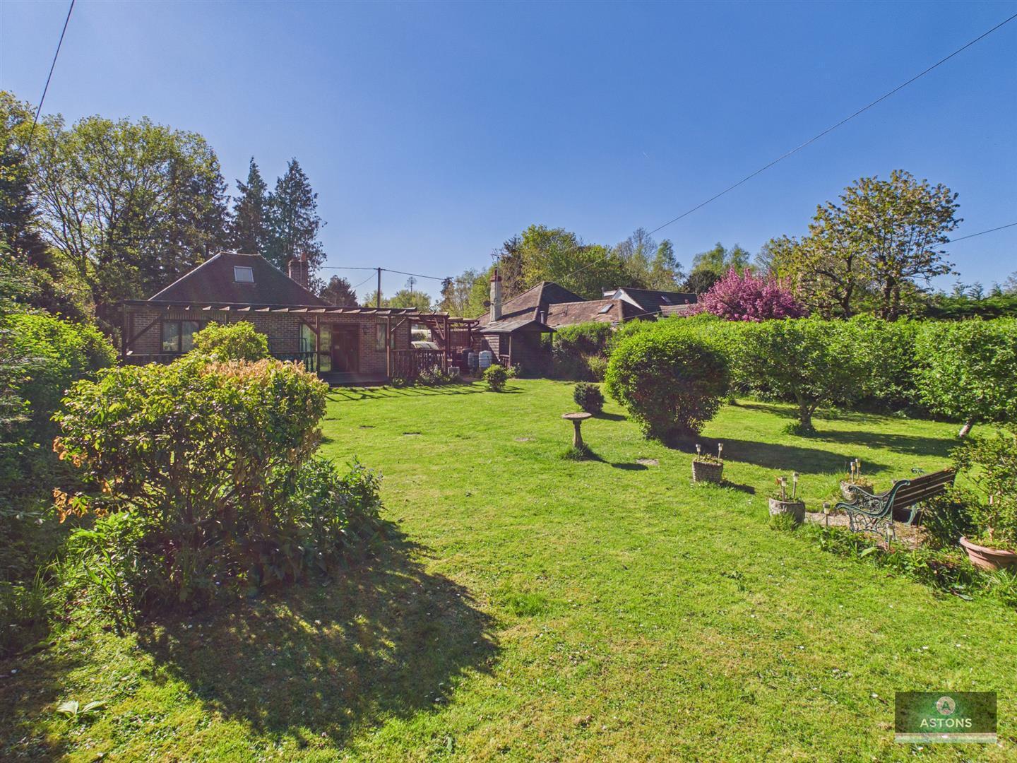 Peeks Brook Lane, Horley Image 16