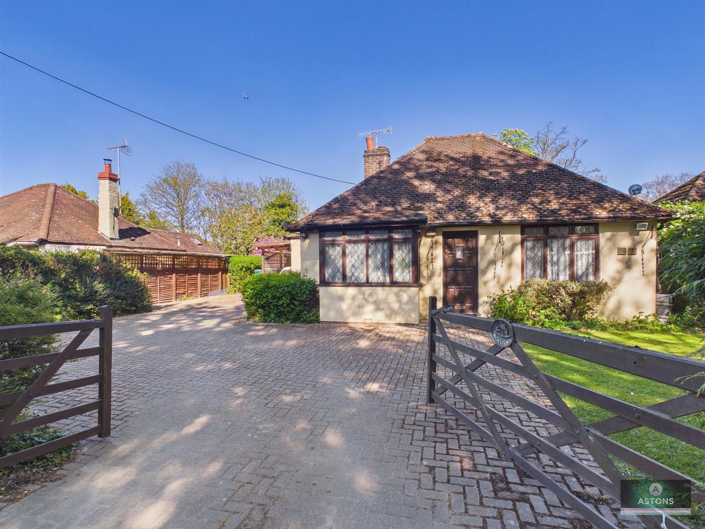 Peeks Brook Lane, Horley Image 18