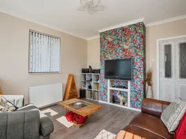 Elmwood Avenue, Waterlooville thumb 2