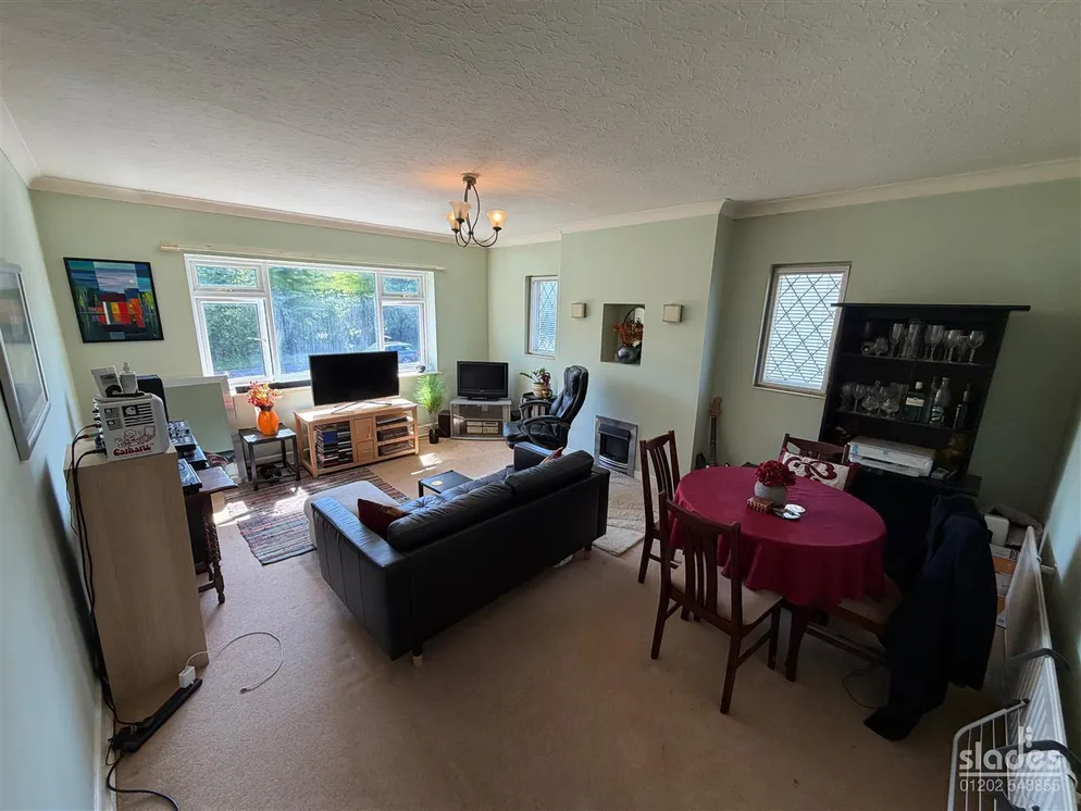 Property carousel item 4