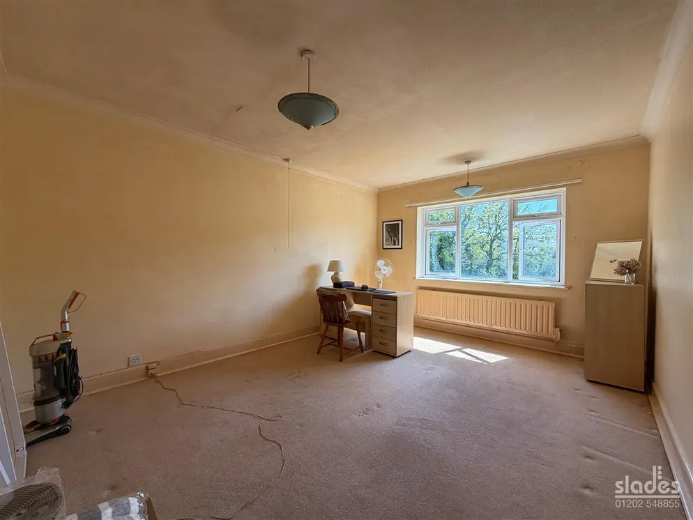Property carousel item 10